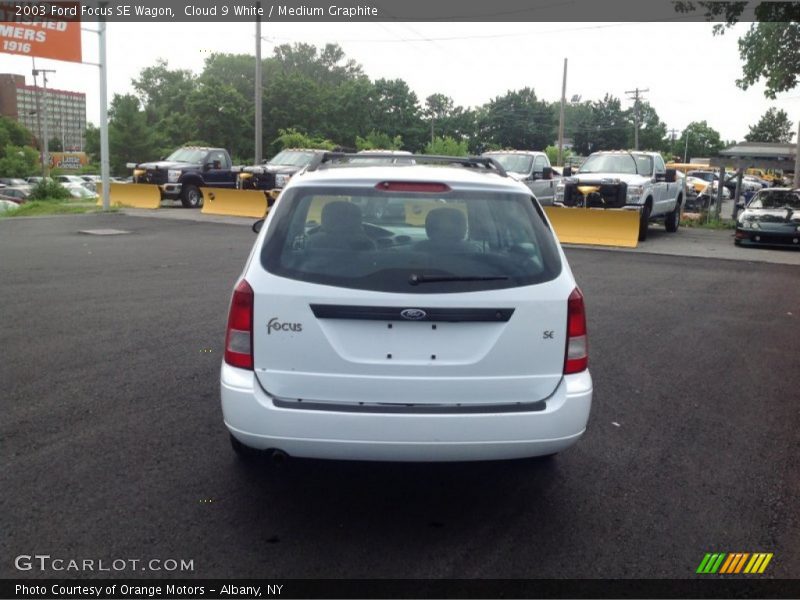 Cloud 9 White / Medium Graphite 2003 Ford Focus SE Wagon
