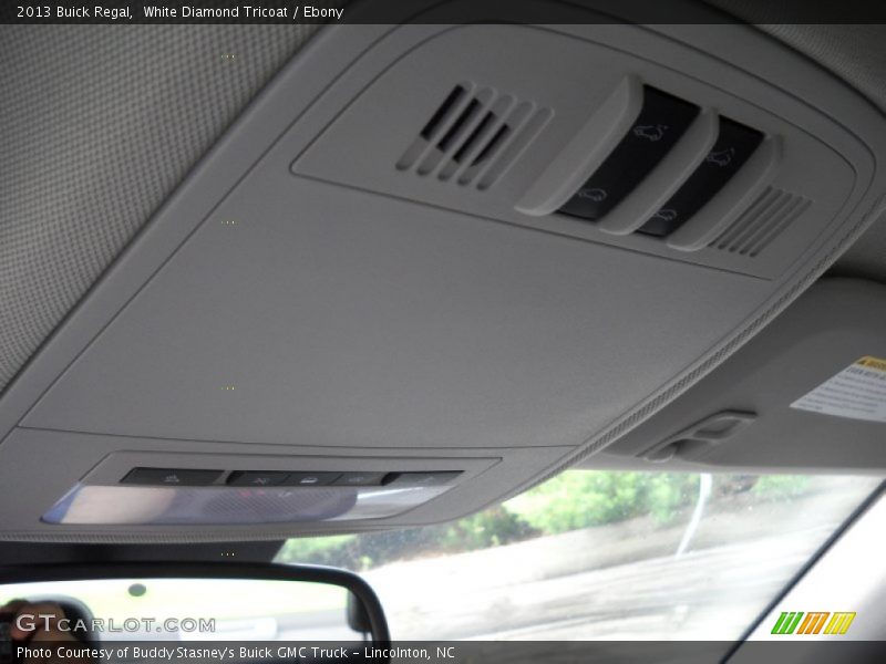 White Diamond Tricoat / Ebony 2013 Buick Regal