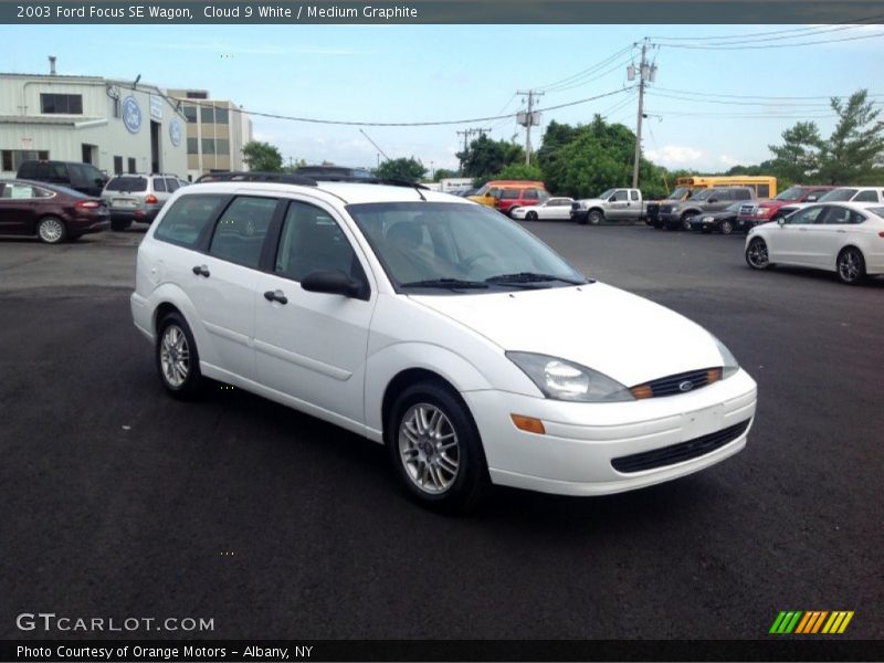 Cloud 9 White / Medium Graphite 2003 Ford Focus SE Wagon