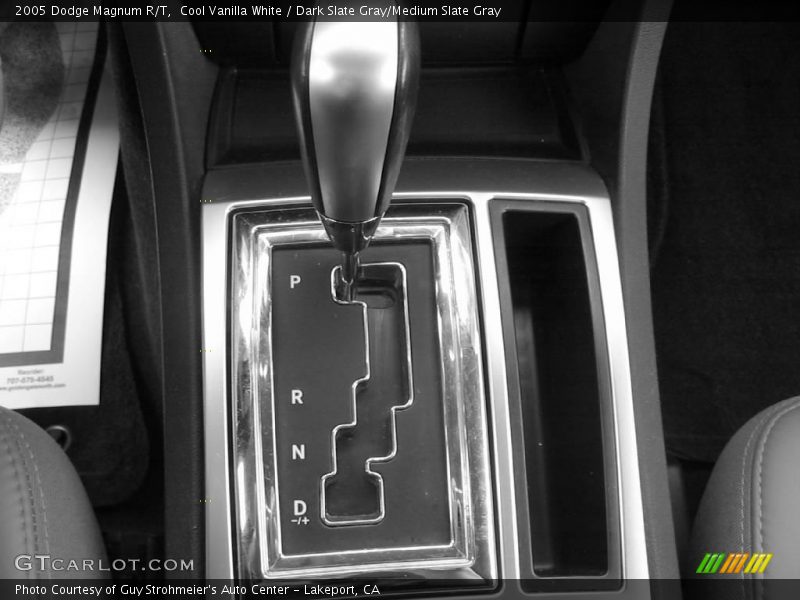 Cool Vanilla White / Dark Slate Gray/Medium Slate Gray 2005 Dodge Magnum R/T