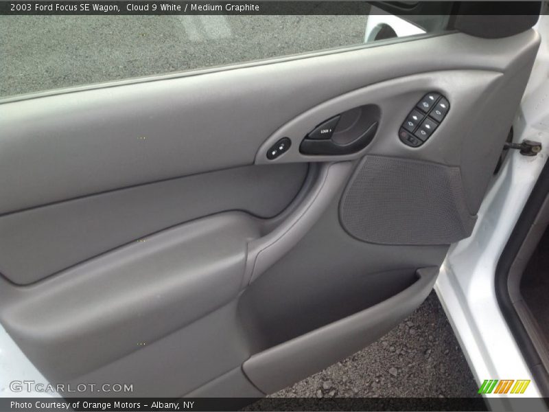 Cloud 9 White / Medium Graphite 2003 Ford Focus SE Wagon