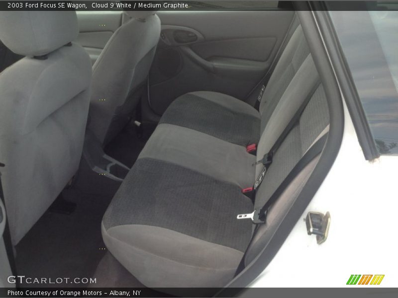 Cloud 9 White / Medium Graphite 2003 Ford Focus SE Wagon