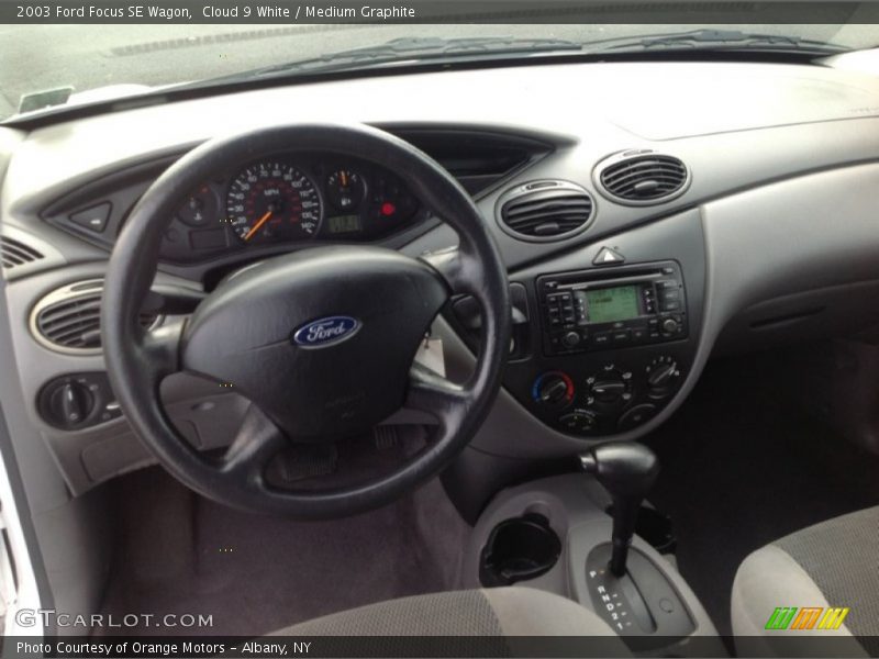 Cloud 9 White / Medium Graphite 2003 Ford Focus SE Wagon