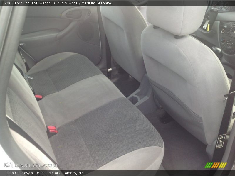 Cloud 9 White / Medium Graphite 2003 Ford Focus SE Wagon