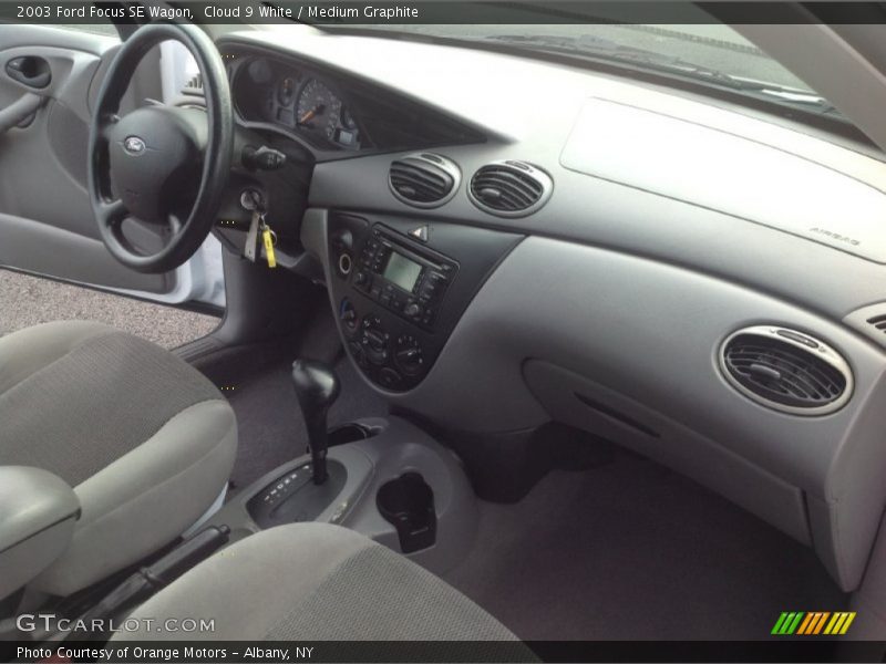 Cloud 9 White / Medium Graphite 2003 Ford Focus SE Wagon