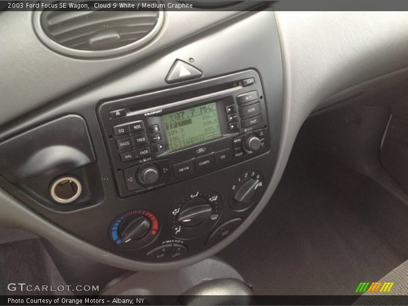 Cloud 9 White / Medium Graphite 2003 Ford Focus SE Wagon
