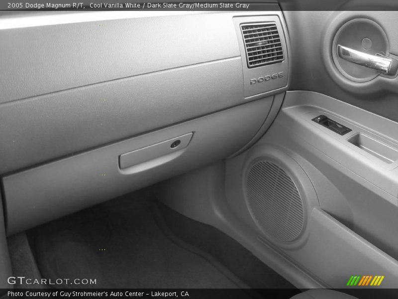 Cool Vanilla White / Dark Slate Gray/Medium Slate Gray 2005 Dodge Magnum R/T