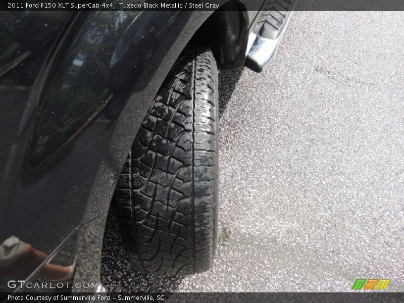 Tuxedo Black Metallic / Steel Gray 2011 Ford F150 XLT SuperCab 4x4