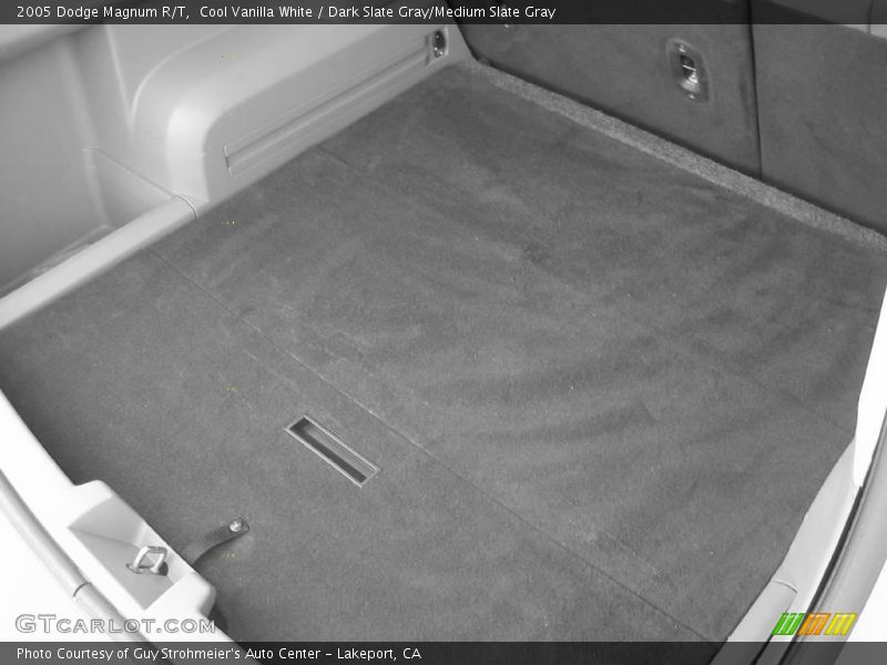Cool Vanilla White / Dark Slate Gray/Medium Slate Gray 2005 Dodge Magnum R/T