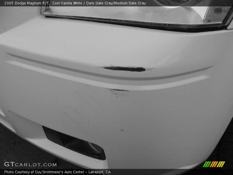 Cool Vanilla White / Dark Slate Gray/Medium Slate Gray 2005 Dodge Magnum R/T