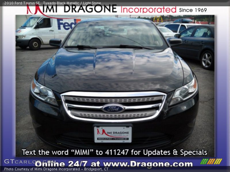 Tuxedo Black Metallic / Light Stone 2010 Ford Taurus SE