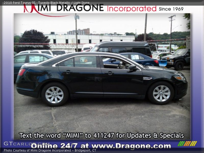 Tuxedo Black Metallic / Light Stone 2010 Ford Taurus SE