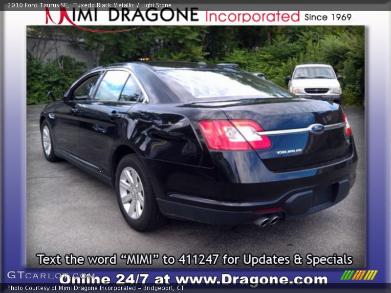 Tuxedo Black Metallic / Light Stone 2010 Ford Taurus SE
