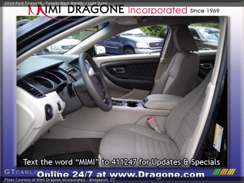 Tuxedo Black Metallic / Light Stone 2010 Ford Taurus SE