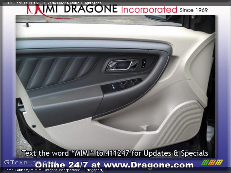 Tuxedo Black Metallic / Light Stone 2010 Ford Taurus SE