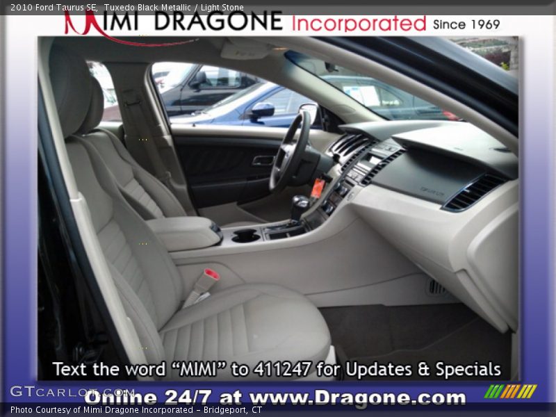 Tuxedo Black Metallic / Light Stone 2010 Ford Taurus SE