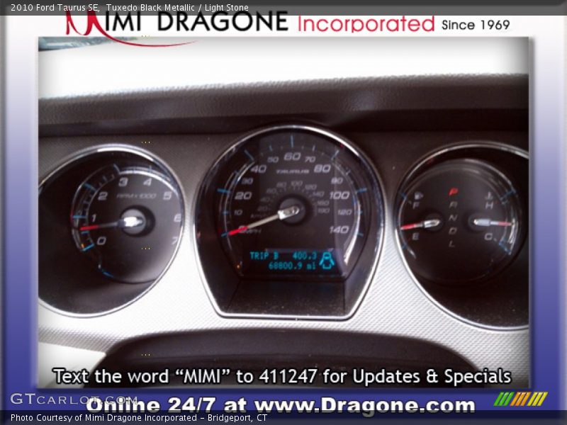 Tuxedo Black Metallic / Light Stone 2010 Ford Taurus SE