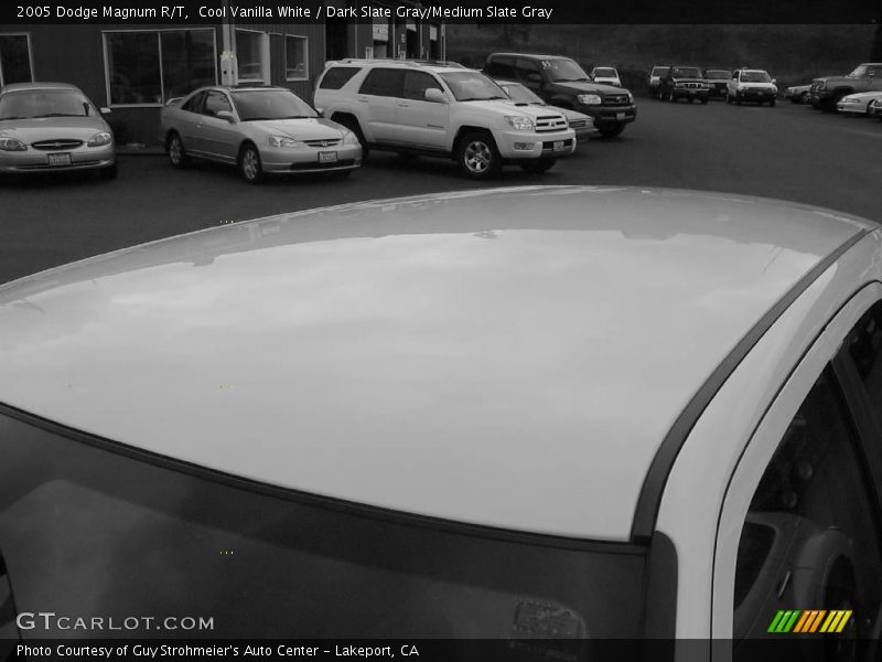 Cool Vanilla White / Dark Slate Gray/Medium Slate Gray 2005 Dodge Magnum R/T