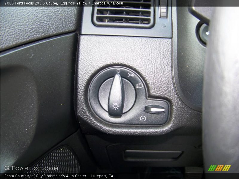 Egg Yolk Yellow / Charcoal/Charcoal 2005 Ford Focus ZX3 S Coupe