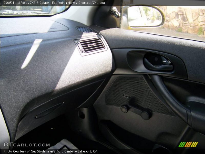 Egg Yolk Yellow / Charcoal/Charcoal 2005 Ford Focus ZX3 S Coupe
