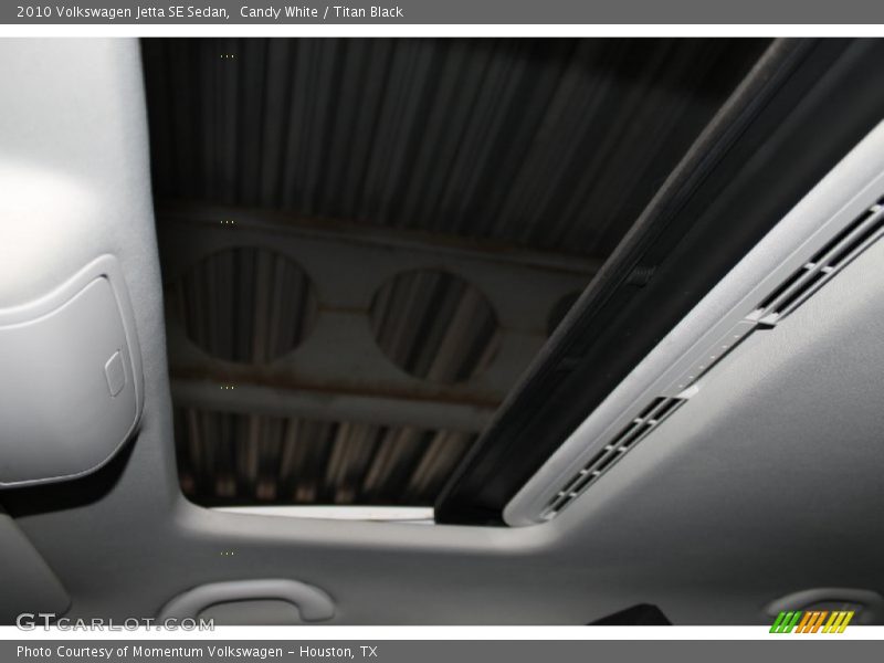 Candy White / Titan Black 2010 Volkswagen Jetta SE Sedan