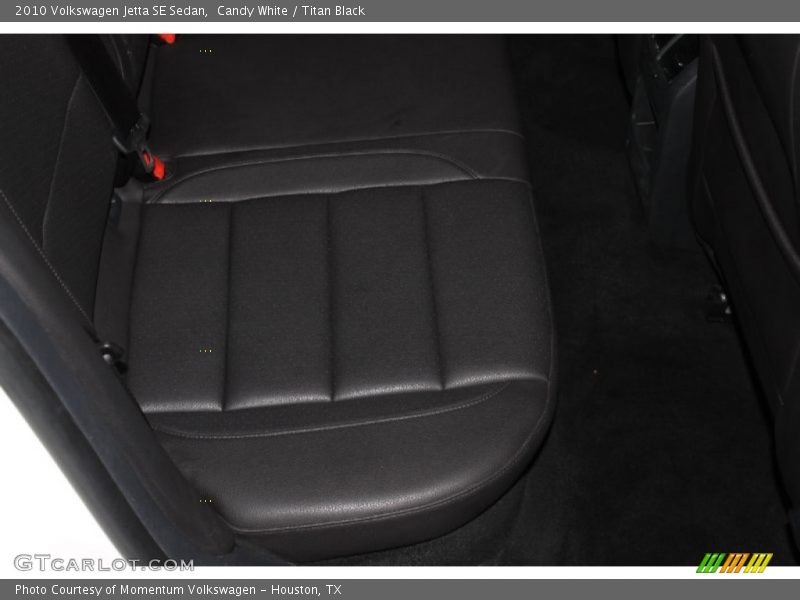 Candy White / Titan Black 2010 Volkswagen Jetta SE Sedan