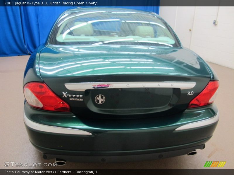 British Racing Green / Ivory 2005 Jaguar X-Type 3.0