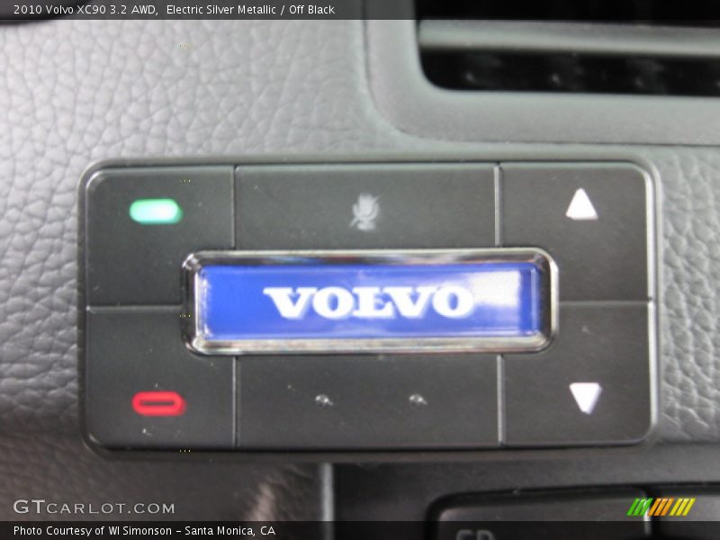 Electric Silver Metallic / Off Black 2010 Volvo XC90 3.2 AWD