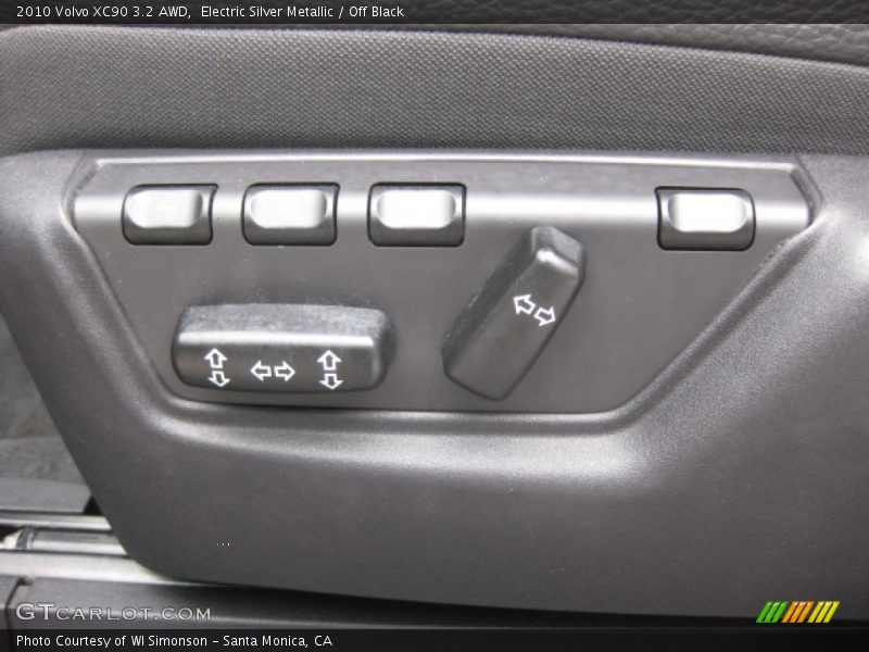 Electric Silver Metallic / Off Black 2010 Volvo XC90 3.2 AWD