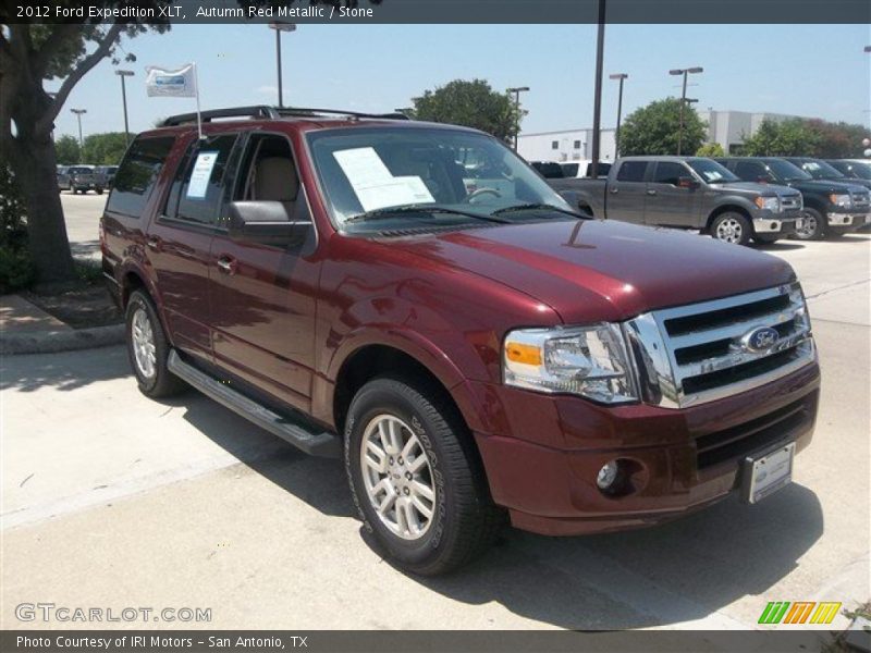 Front 3/4 View of 2012 Expedition XLT