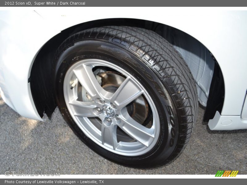 Super White / Dark Charcoal 2012 Scion xD