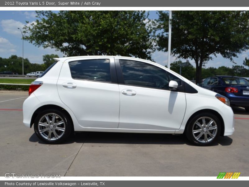 Super White / Ash Gray 2012 Toyota Yaris L 5 Door