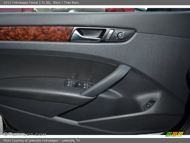 Black / Titan Black 2013 Volkswagen Passat 2.5L SEL