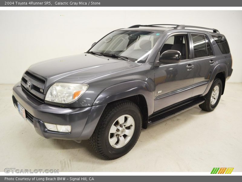 Front 3/4 View of 2004 4Runner SR5