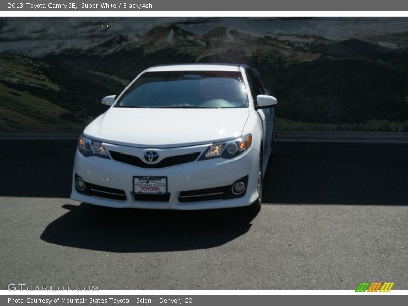 Super White / Black/Ash 2013 Toyota Camry SE