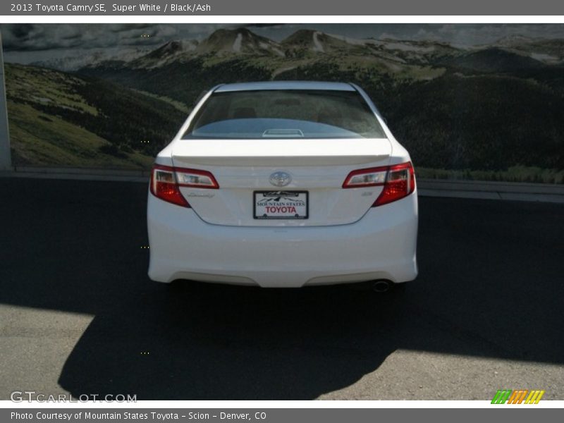 Super White / Black/Ash 2013 Toyota Camry SE