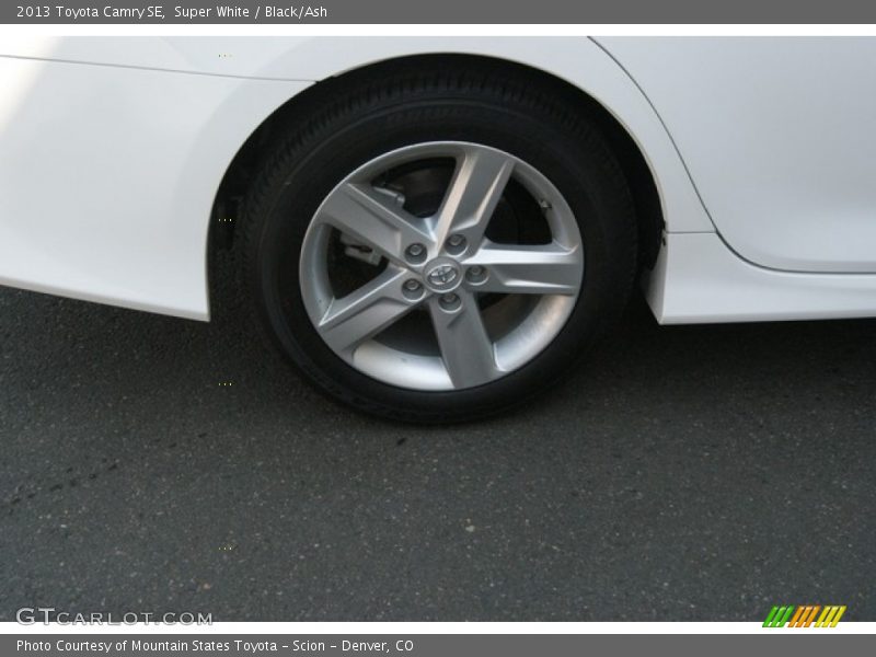 Super White / Black/Ash 2013 Toyota Camry SE