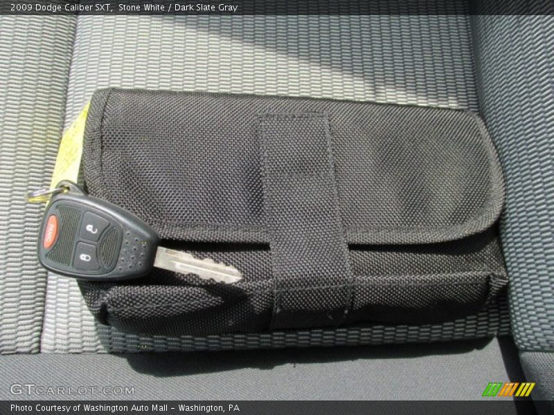 Stone White / Dark Slate Gray 2009 Dodge Caliber SXT