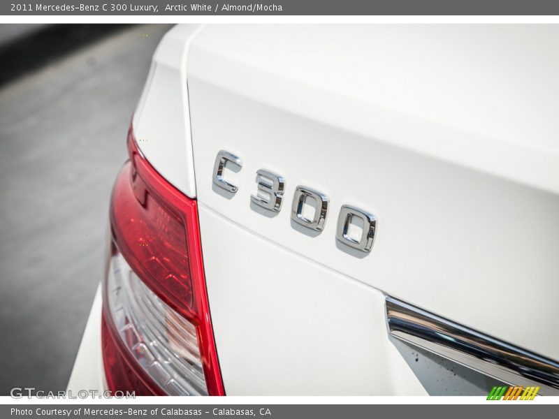  2011 C 300 Luxury Logo