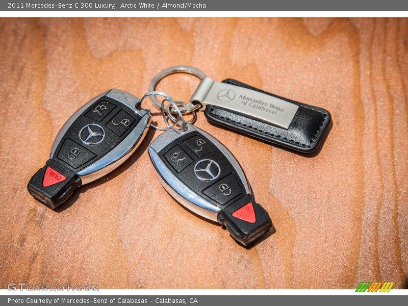 Arctic White / Almond/Mocha 2011 Mercedes-Benz C 300 Luxury