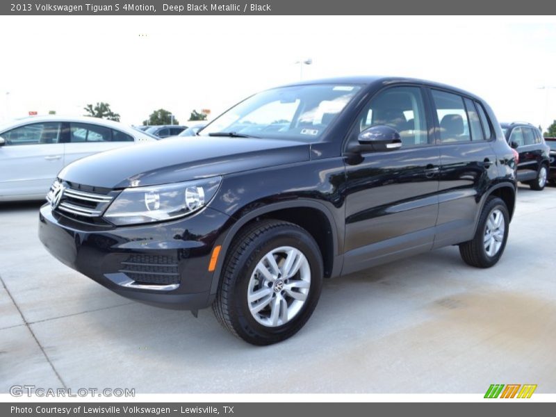 Front 3/4 View of 2013 Tiguan S 4Motion