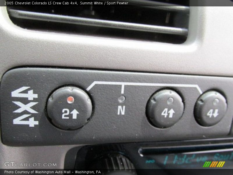 Summit White / Sport Pewter 2005 Chevrolet Colorado LS Crew Cab 4x4