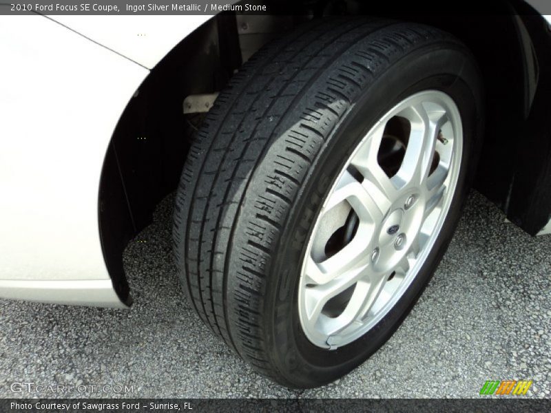Ingot Silver Metallic / Medium Stone 2010 Ford Focus SE Coupe