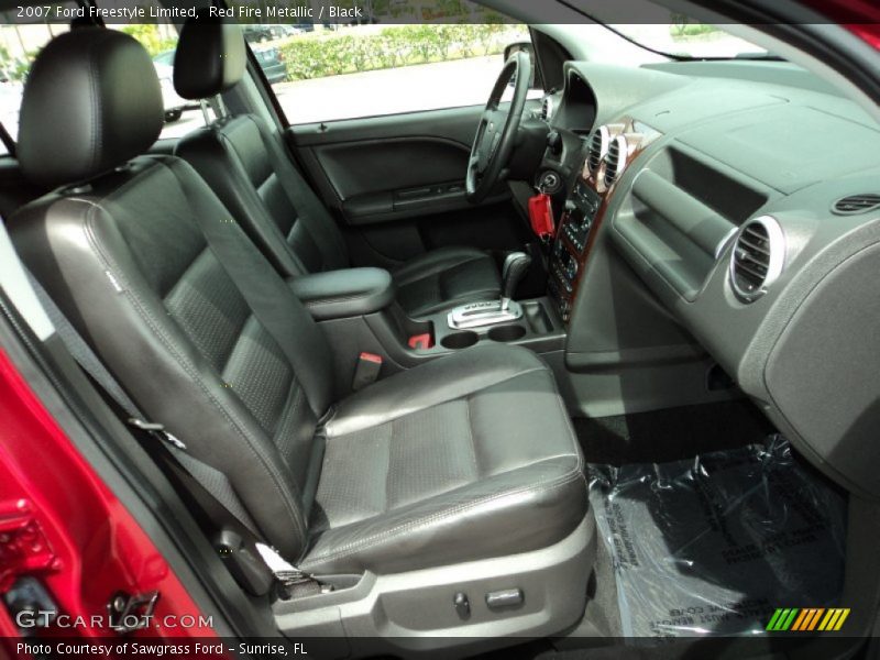 Front Seat of 2007 Freestyle Limited