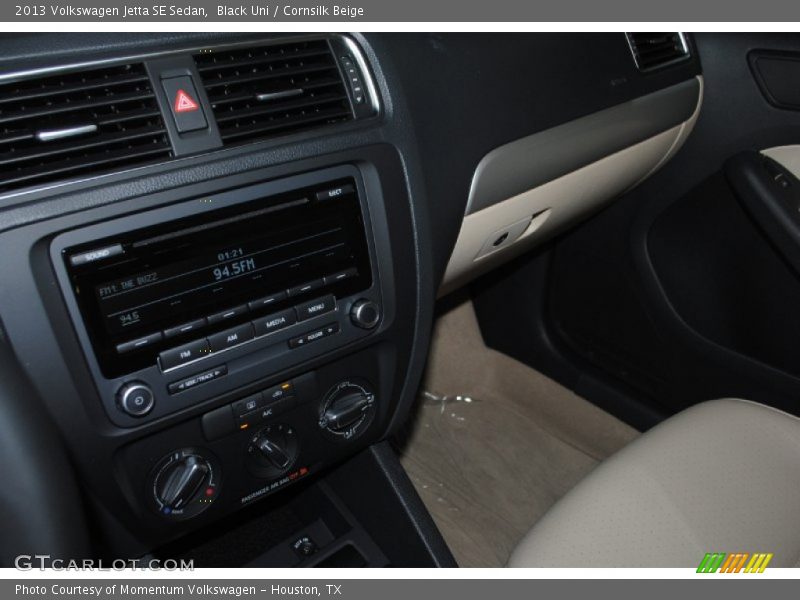 Black Uni / Cornsilk Beige 2013 Volkswagen Jetta SE Sedan