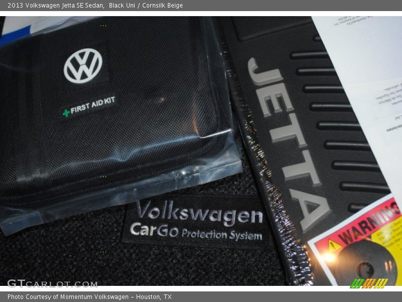 Black Uni / Cornsilk Beige 2013 Volkswagen Jetta SE Sedan