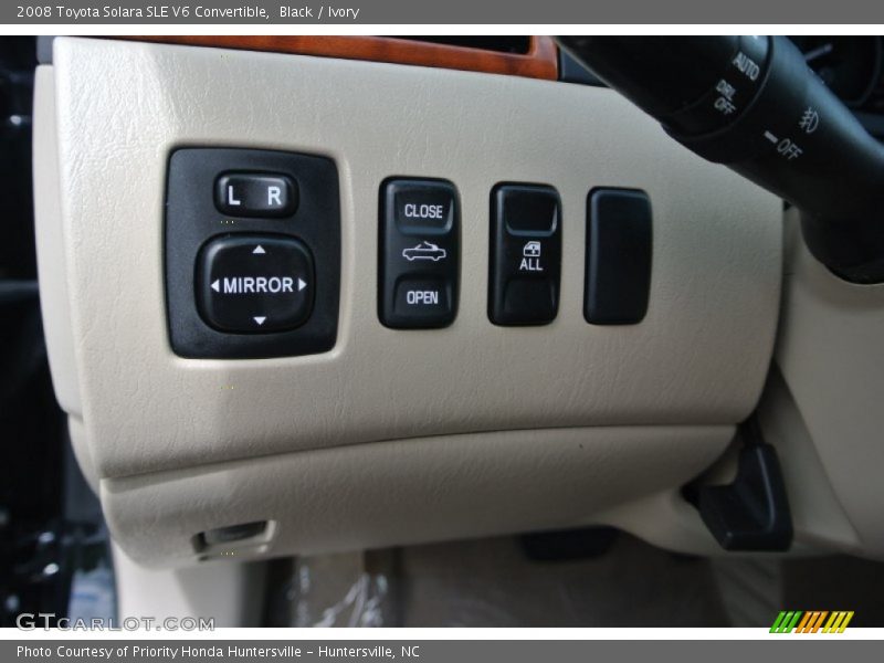 Black / Ivory 2008 Toyota Solara SLE V6 Convertible