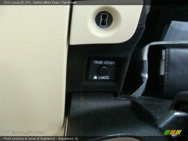 Starfire White Pearl / Parchment 2011 Lexus ES 350