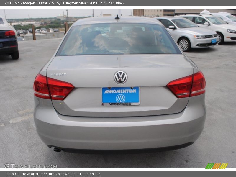 Tungsten Silver Metallic / Titan Black 2013 Volkswagen Passat 2.5L S