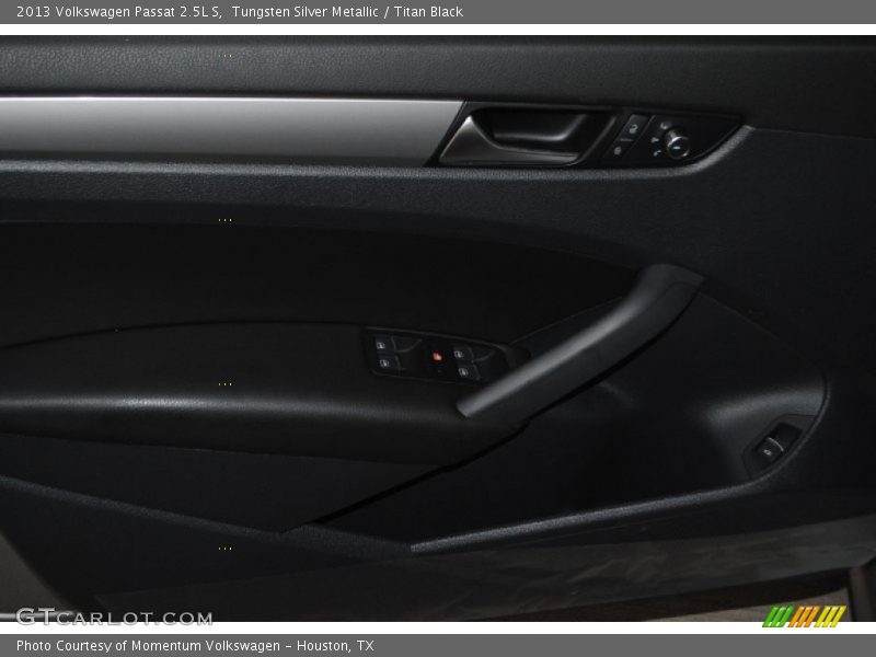 Tungsten Silver Metallic / Titan Black 2013 Volkswagen Passat 2.5L S